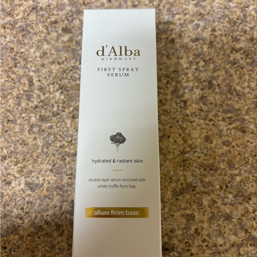 d alba first spray serum